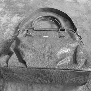 ThirtyOne Jewell Gray Tote Hand Bag handles and strap outside pocket Zip Closure